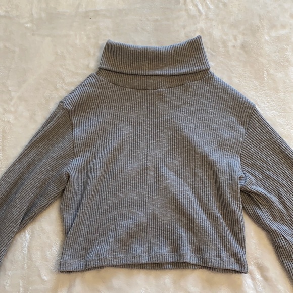 Grey cropped turtleneck - Picture 1 of 2